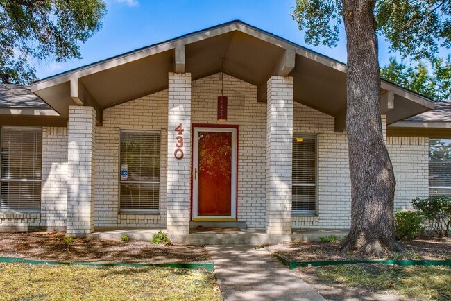 Building Photo - 430 Sandy Trail