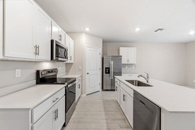 Building Photo - "Spacious 4-Bedroom Retreat with 2 Full Baths in Punta Gorda – Your Dream Home Awaits!"