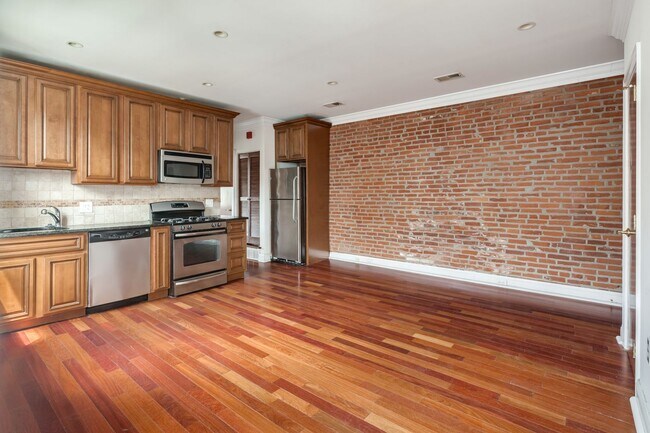 Foto del edificio - 2739 W Girard Ave