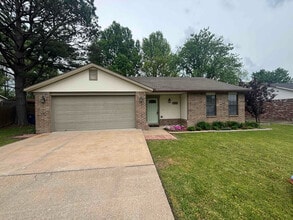 Building Photo - 674 Bloomfield St