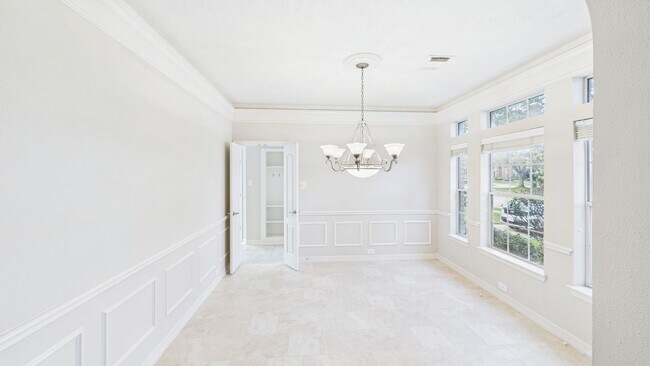 Foto del edificio - 5923 Serrano Terrace Ln