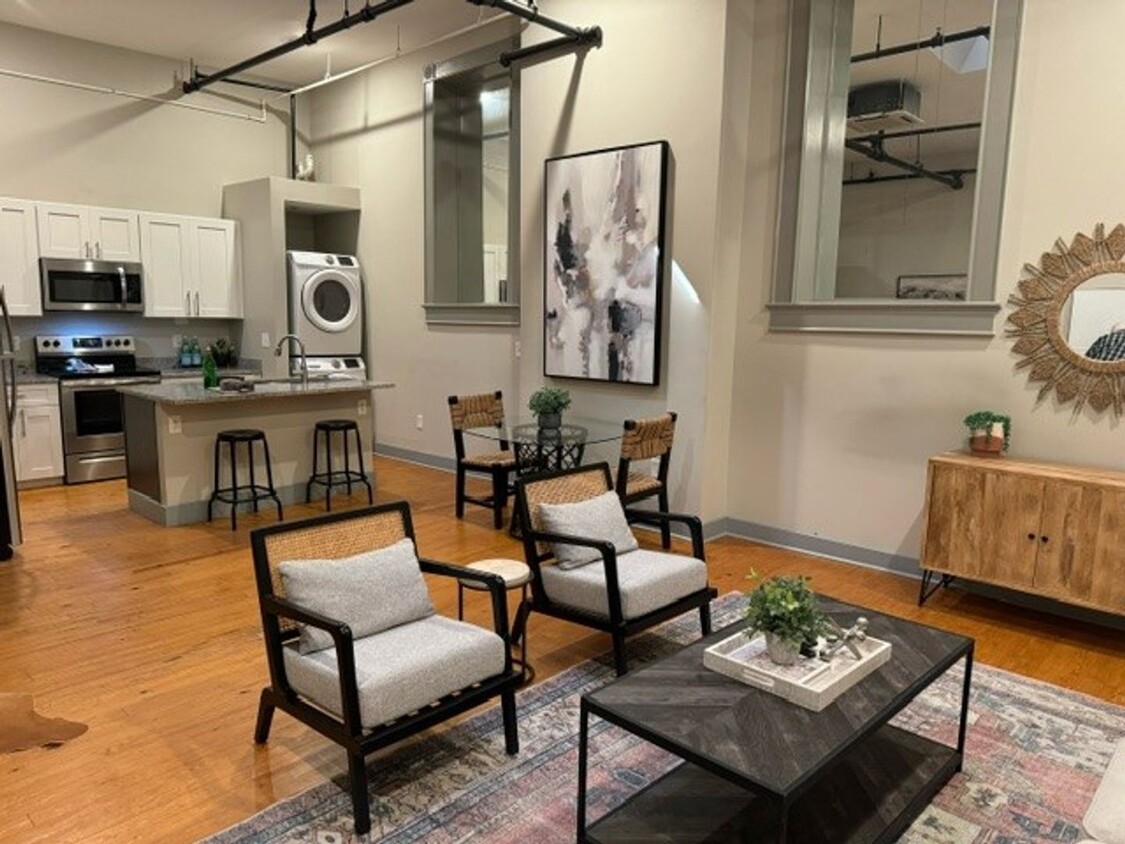 Primary Photo - Downtown Studio Apartment with Parking Inc...