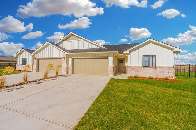 Building Photo - NEW Construction 3 Bedroom Duplex!