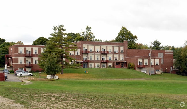 Comets Crossings - Creekside Apartments
