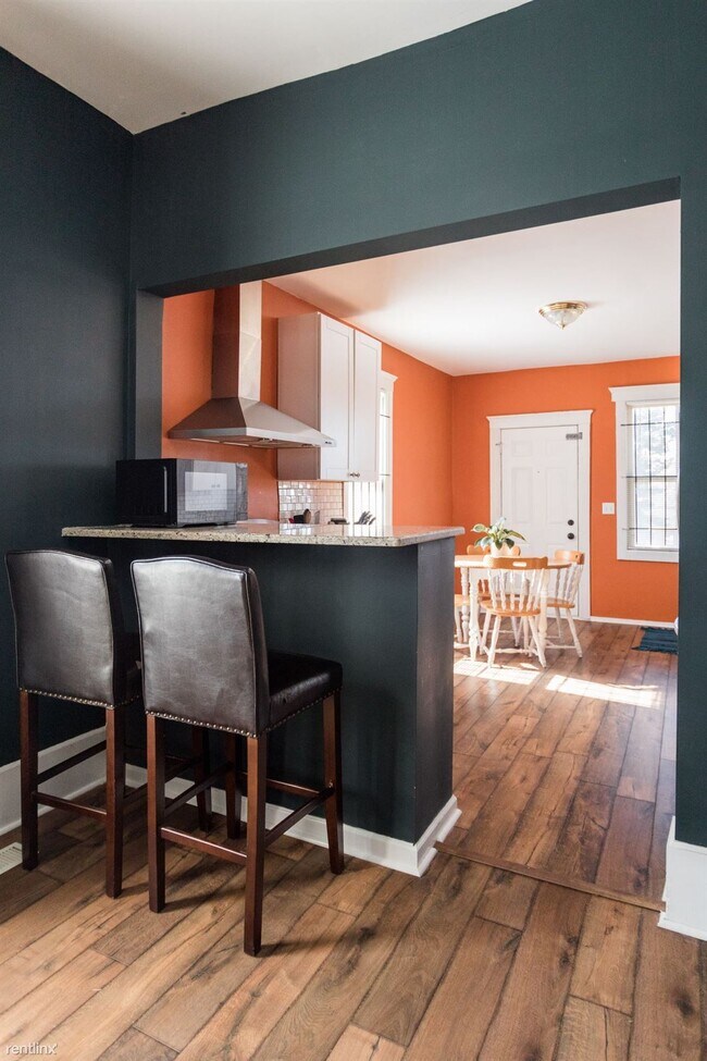 Building Photo - 2 br, 1 bath Condo - 2651 Wabash St 2651 W...