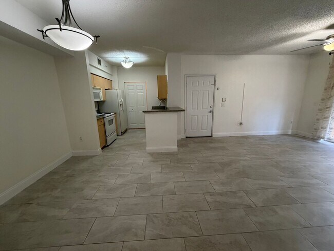 Foto del edificio - ANNUAL RENTAL - 1 BED / 1 BATH - RESERVE AT NAPLES