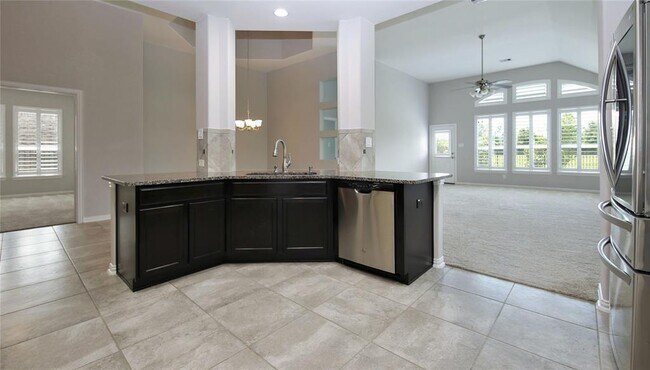 Foto del edificio - 2502 Bay Hill Dr