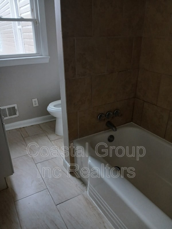 Building Photo - 1551 Spruce St