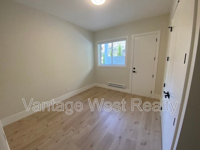 Building Photo - 830 Westview Way