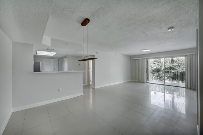 Building Photo - 5031 Wiles Rd