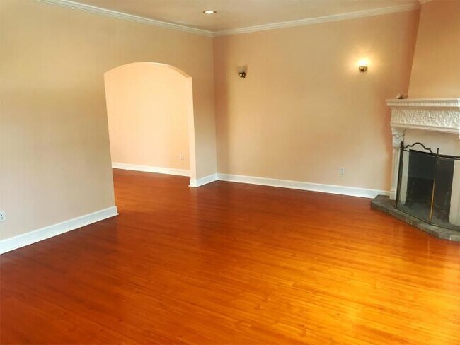 Building Photo - 4 bedroom in San Francisco CA 94116