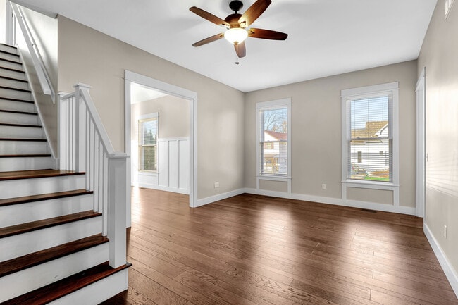 Living Room - 710 N Oak St