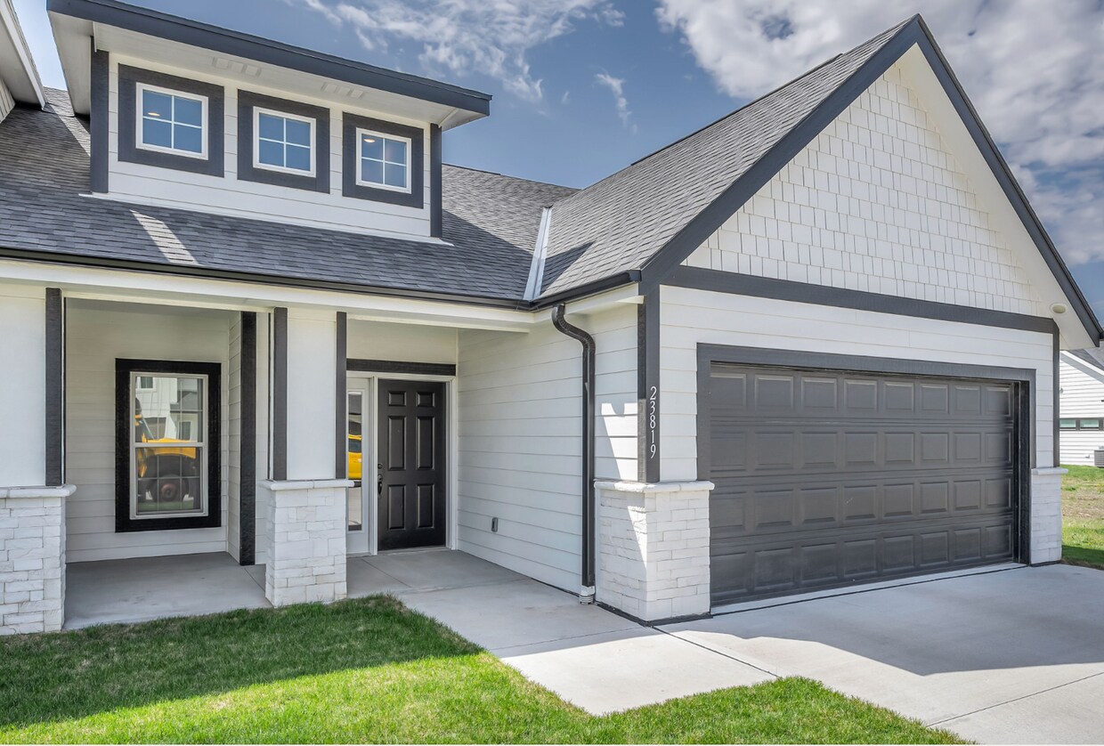 Primary Photo - Modern Duplex with Spacious Design & Upsca...