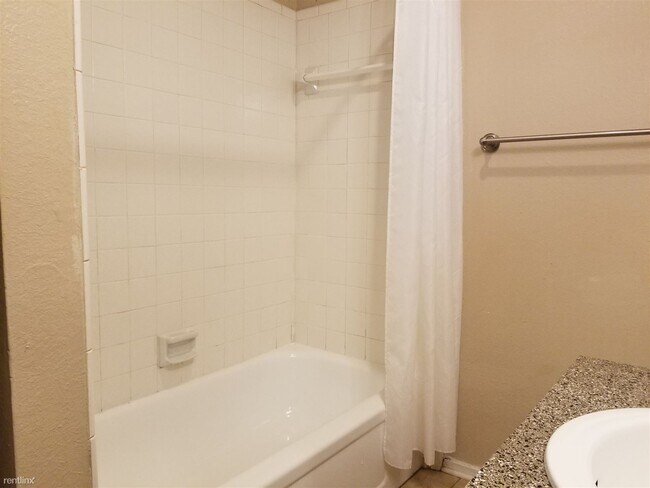 Foto del edificio - 2 br, 2 bath Duplex - 2007 Oakwood Court B