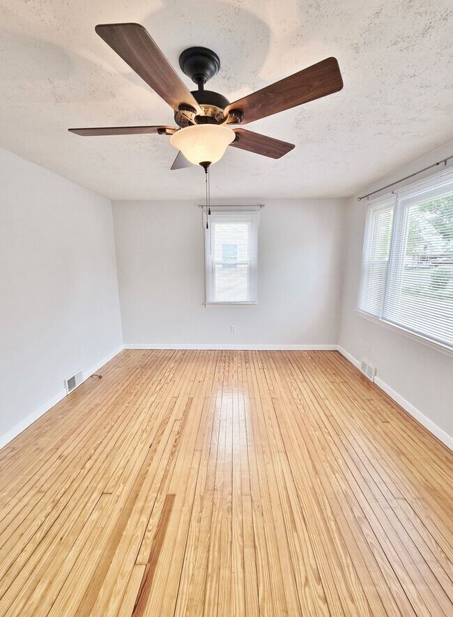 Foto del edificio - 3 Bed / 2 Bath Single Family Home