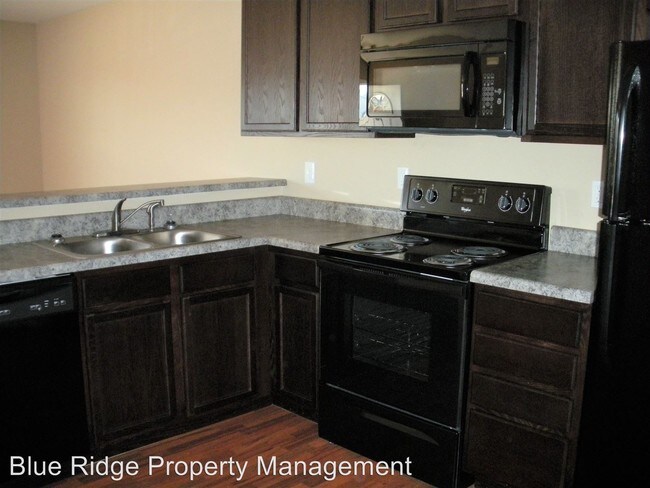 Building Photo - 406 Roller St