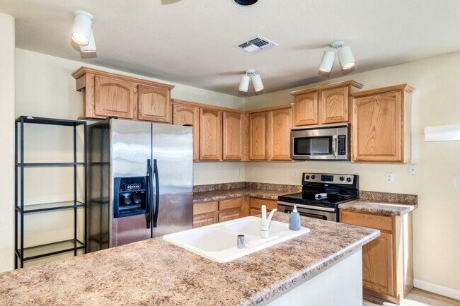 Building Photo - 11591 W Cheryl Dr