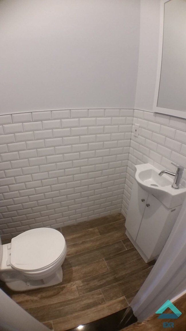 Foto del edificio - 1879 Linden Blvd