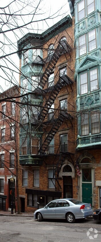 Building Photo - 42 Anderson St