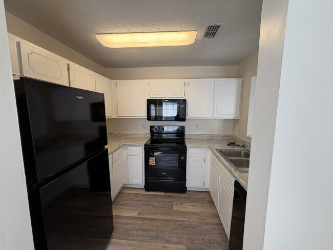 Building Photo - Condo for Rent