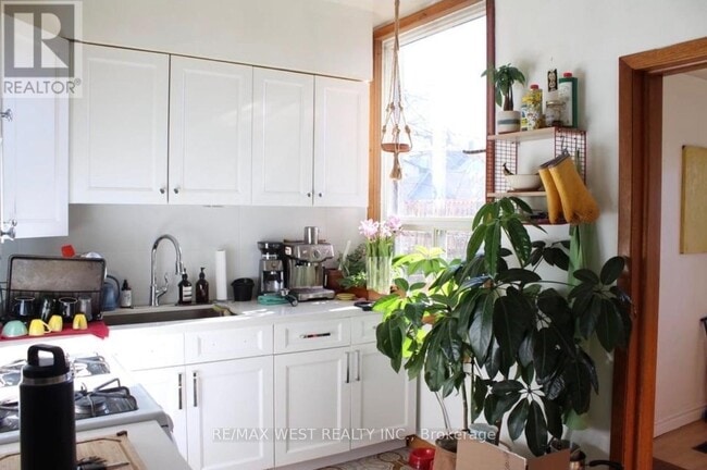 Photo du bâtiment - 404 Concord Ave