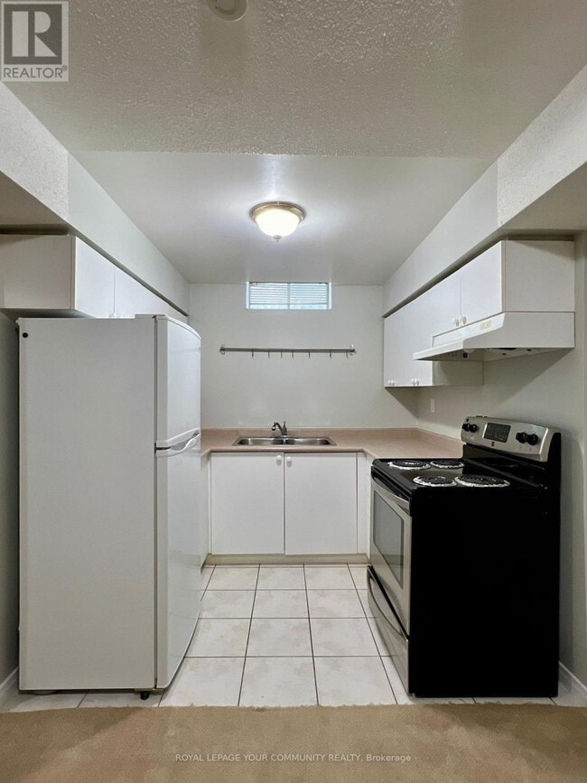 Building Photo - 65 Dakin Dr