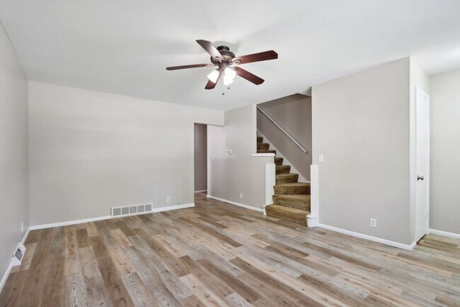 Building Photo - 6437
