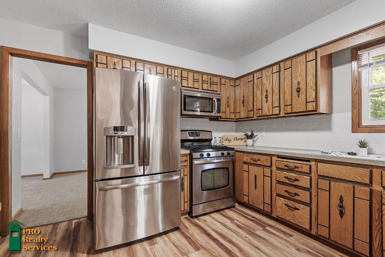 Foto principal - 4 Bedroom Home in Burnsville