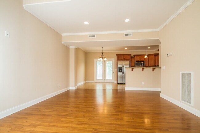 Foto del edificio - 2213 Strickland Dr