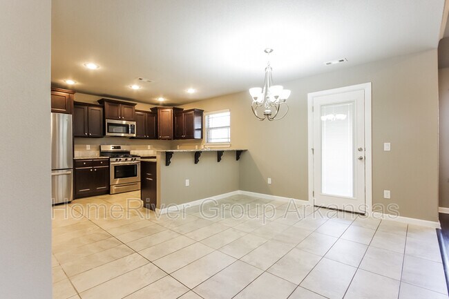 Building Photo - 2120 Hunter Dr