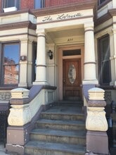 Building Photo - 827 Washington St