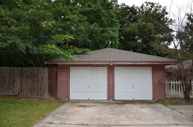 Building Photo - 151 Greenleaf Ln