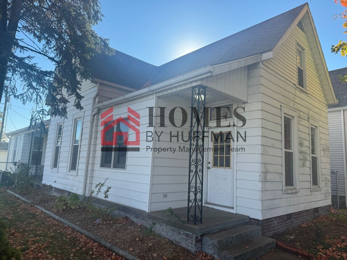 Primary Photo - Four Bedroom House | Detached Garage | Fen...
