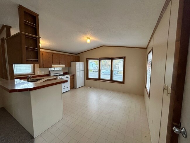Building Photo - 2 Bedroom 1 Bath House with Washer and Dry...