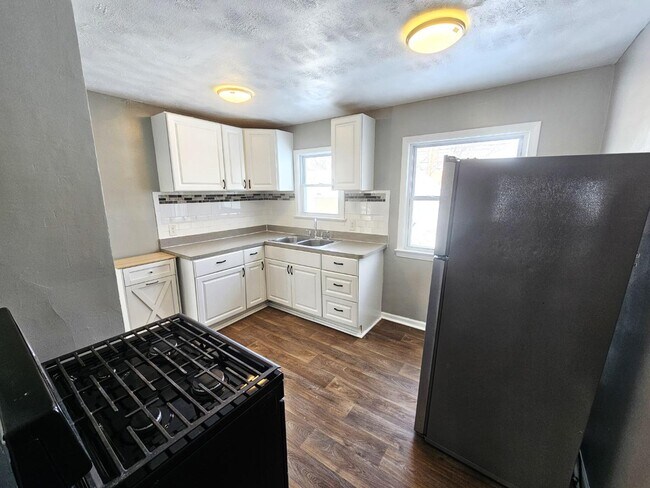 Foto del edificio - 18413 Lewis Dr