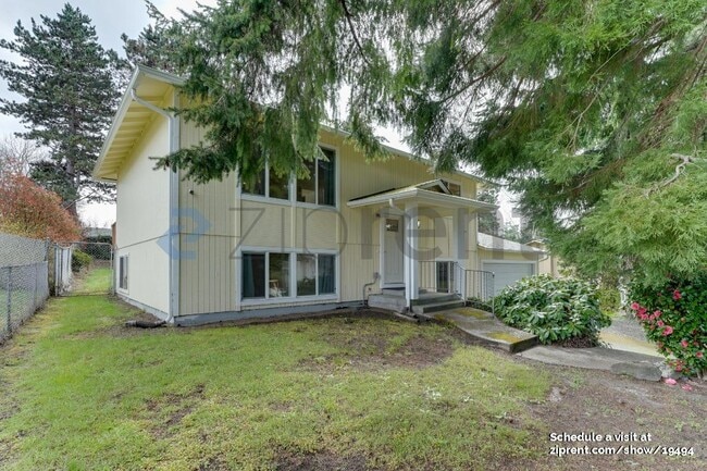 Building Photo - 5705 38th Ct SE