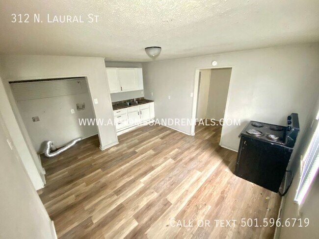 Building Photo - 312 N. Laurel St | $550 | 2 beds, 1 full bath