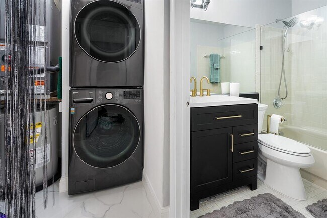 Foto del edificio - 3068 S Oakland Forest Dr