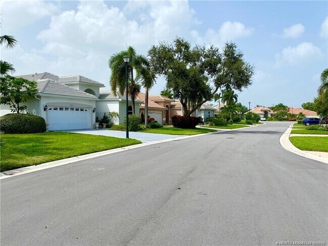 Foto del edificio - 3198 SE Carrick Green Ct