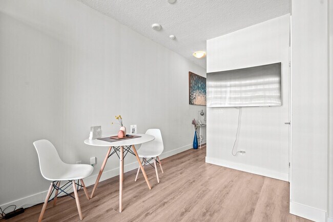 Building Photo - 211 Fort York Blvd