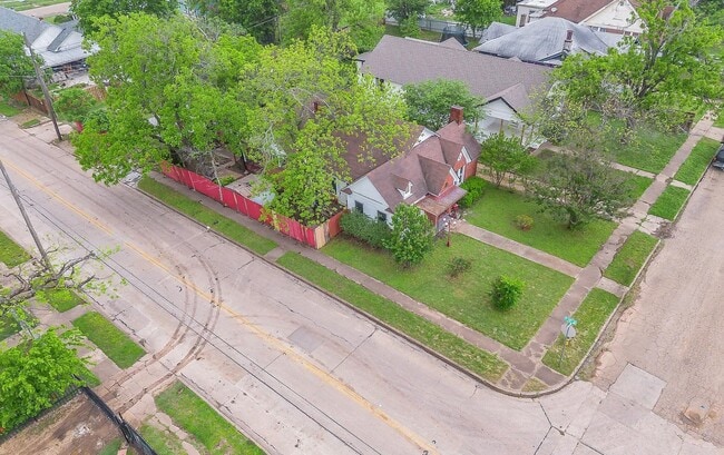Building Photo - 1500 Proctor Ave