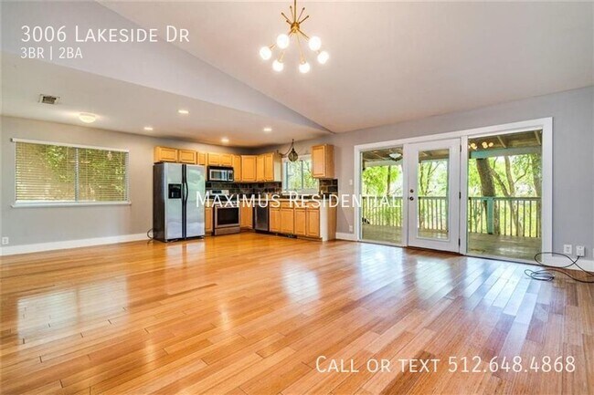 Foto del edificio - 3006 Lakeside Dr