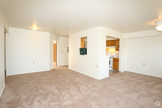 Living Room - Evergreen Hills Apartments