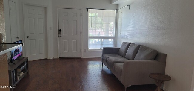 Foto del edificio - 8140 N 107th Ave
