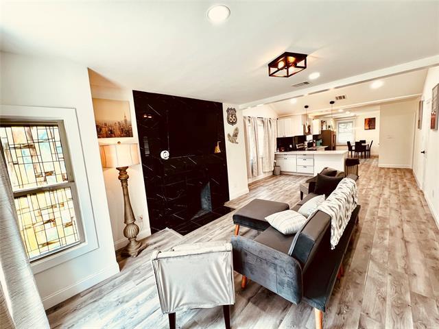 Foto del edificio - 2859 W Brooklyn Ave