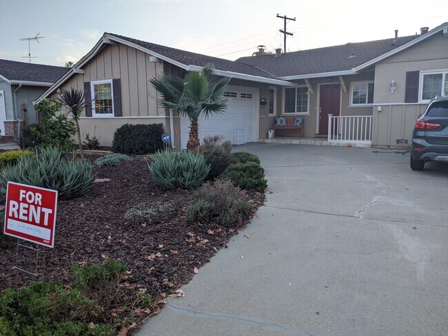 Building Photo - 3437 Gavota Ave