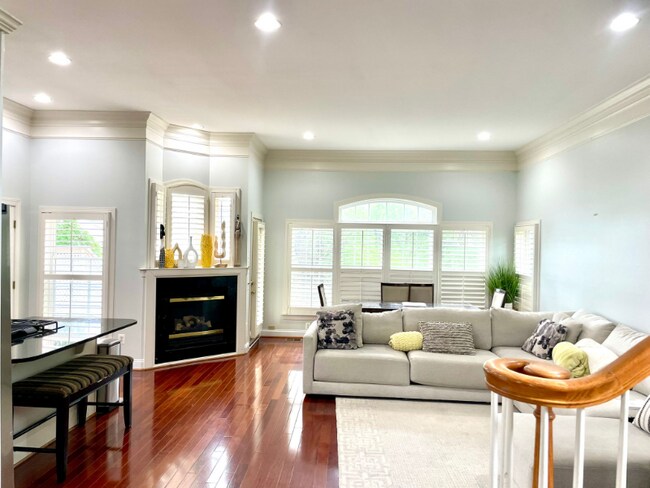 Foto del edificio - 10017 Blake Ln