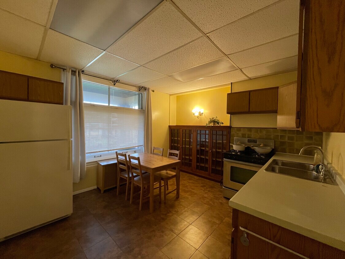 Foto principal - 5432 Baywood St