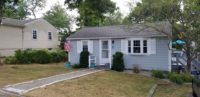 Foto del edificio - 145 Arnold Rd