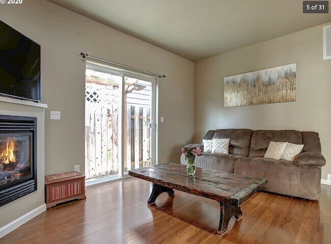 Building Photo - 172 SW 206th Ave